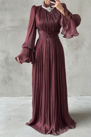 Zarif Taş Detaylı Volan Kollu Tesettür Abiye Kahverengi