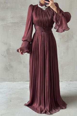 Zarif Taş Detaylı Volan Kollu Tesettür Abiye Kahverengi