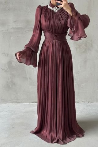 Zarif Taş Detaylı Volan Kollu Tesettür Abiye Kahverengi