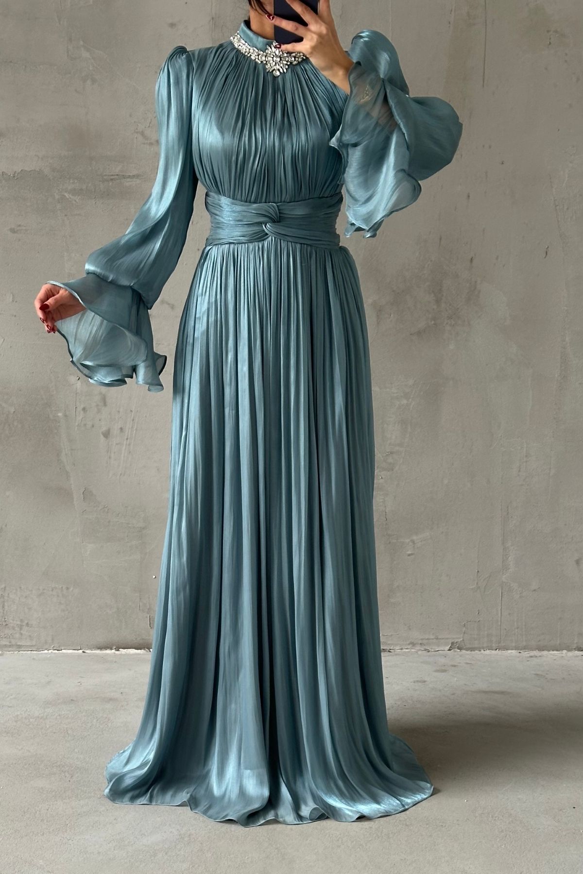 Zarif Taş Detaylı Volan Kollu Tesettür Abiye Mint Yeşili