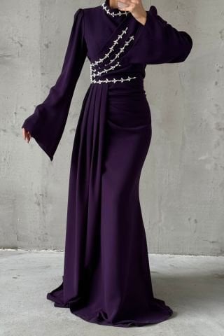 Kuyruklu İnce Taş Detaylı Krep Tesettür Abiye Mor