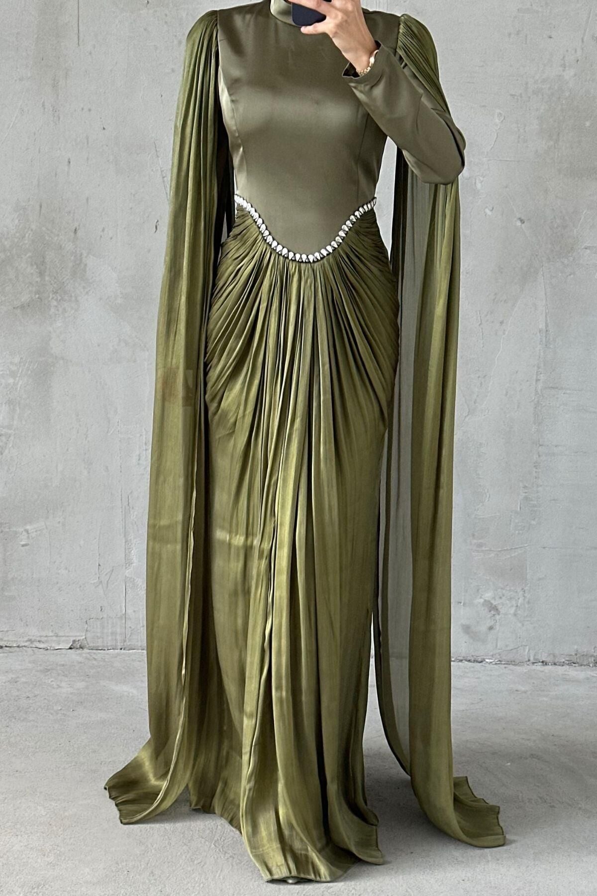 Işıltılı Dokunuş Kol Detaylı Tesettür Abiye Haki