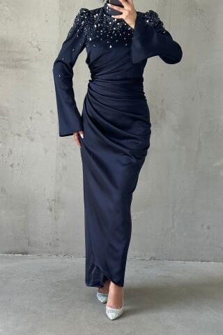 فستان سهرة ساتان بأكمام مكشكشة مطرز بالأحجار، أزرق داكن