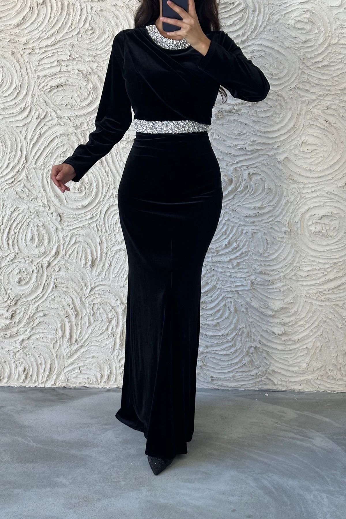 Elegant Stone Detailed Velvet Hijab Evening Dress Black