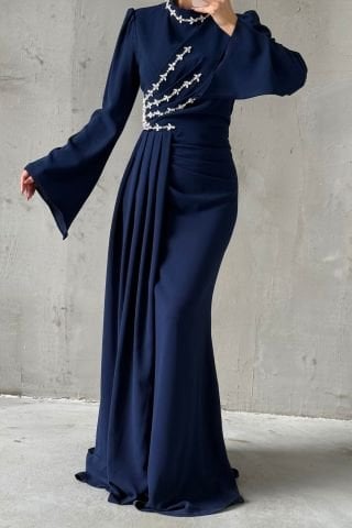 Kuyruklu İnce Taş Detaylı Krep Tesettür Abiye Lacivert
