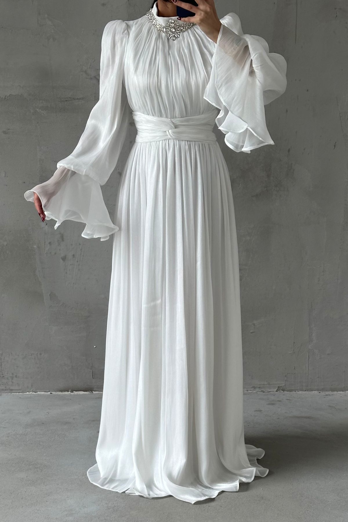 Zarif Taş Detaylı Volan Kollu Tesettür Abiye Ekru