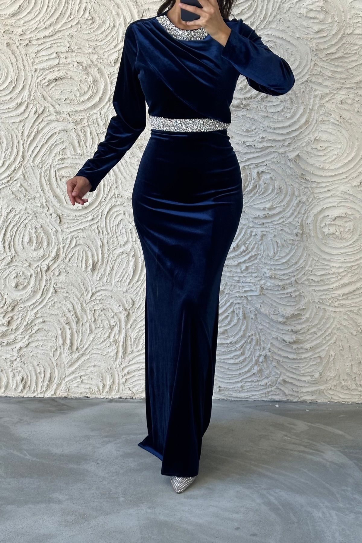 Elegant Stone Detailed Velvet Hijab Evening Dress Navy Blue