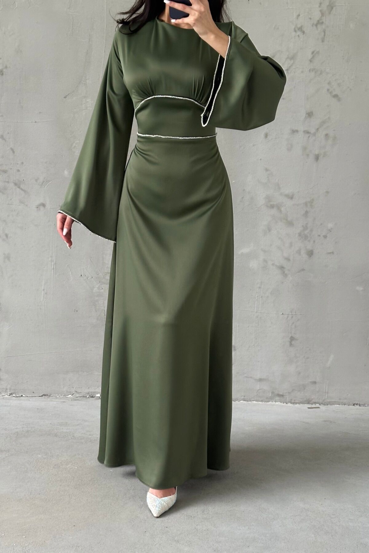 Kolları ve Beli İnci Taş Detaylı  Volan Kol Saten Tesettür Abiye Haki