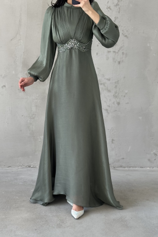 فستان سهرة من زيرينا حجاب، لون أخضر نعناعي