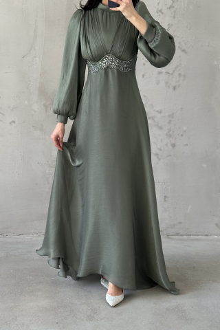 فستان سهرة من زيرينا حجاب، لون أخضر نعناعي
