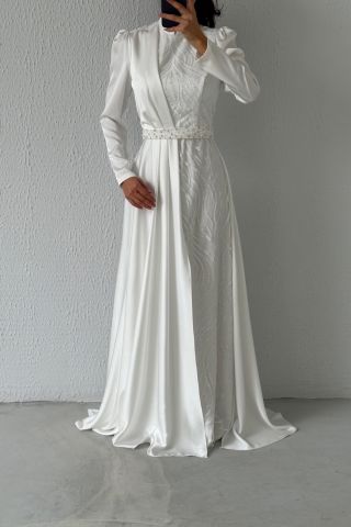 Dazzling Model Cape Satin Hijab Evening Dress Ecru