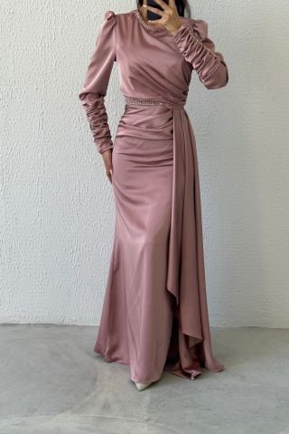 Zarif Işıltı: Taş Detaylı Drapeli Saten Tesettür Abiye Pudra