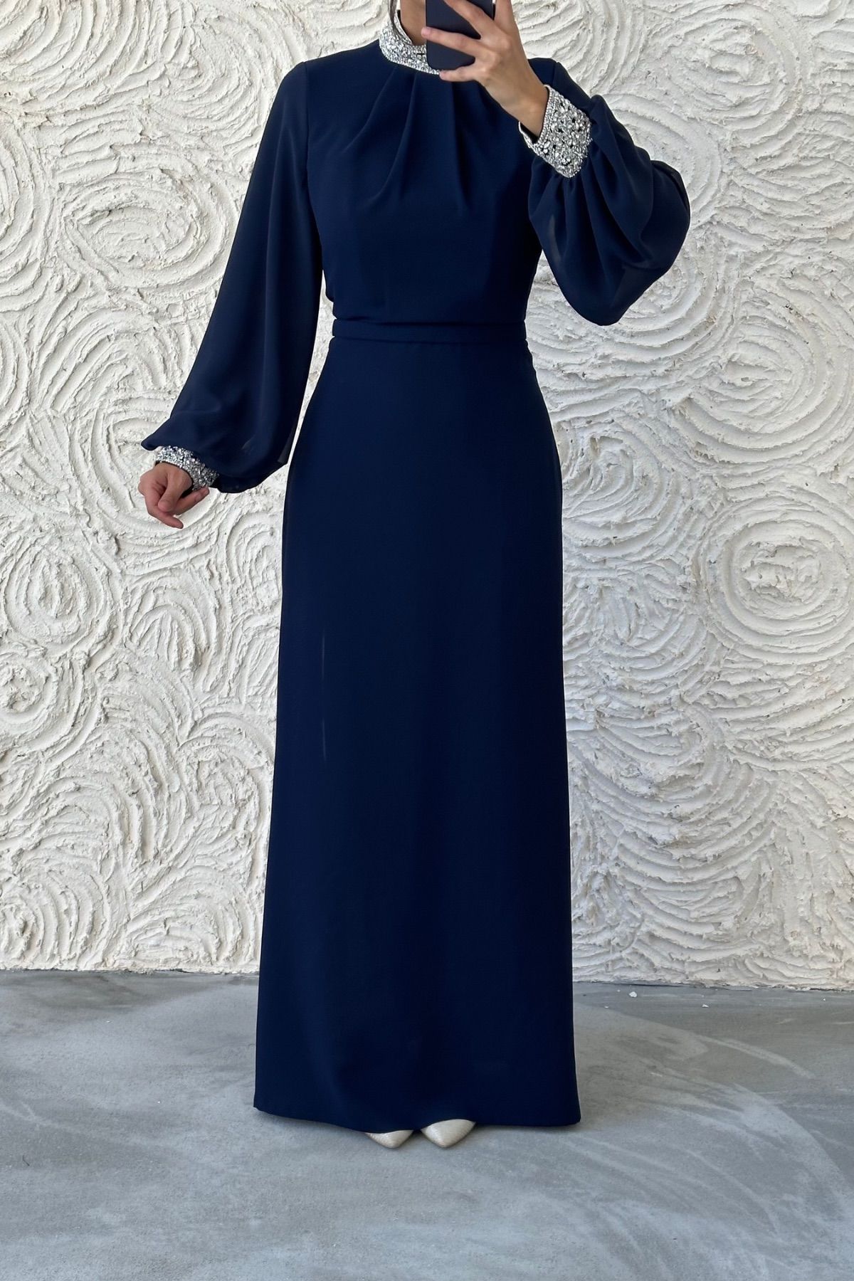 Sade ve Şık Balon Kol Taş Detaylı Krep Abiye Lacivert