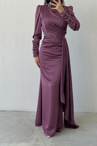 Zarif Işıltı: Taş Detaylı Drapeli Saten Tesettür Abiye Gül Kurusu