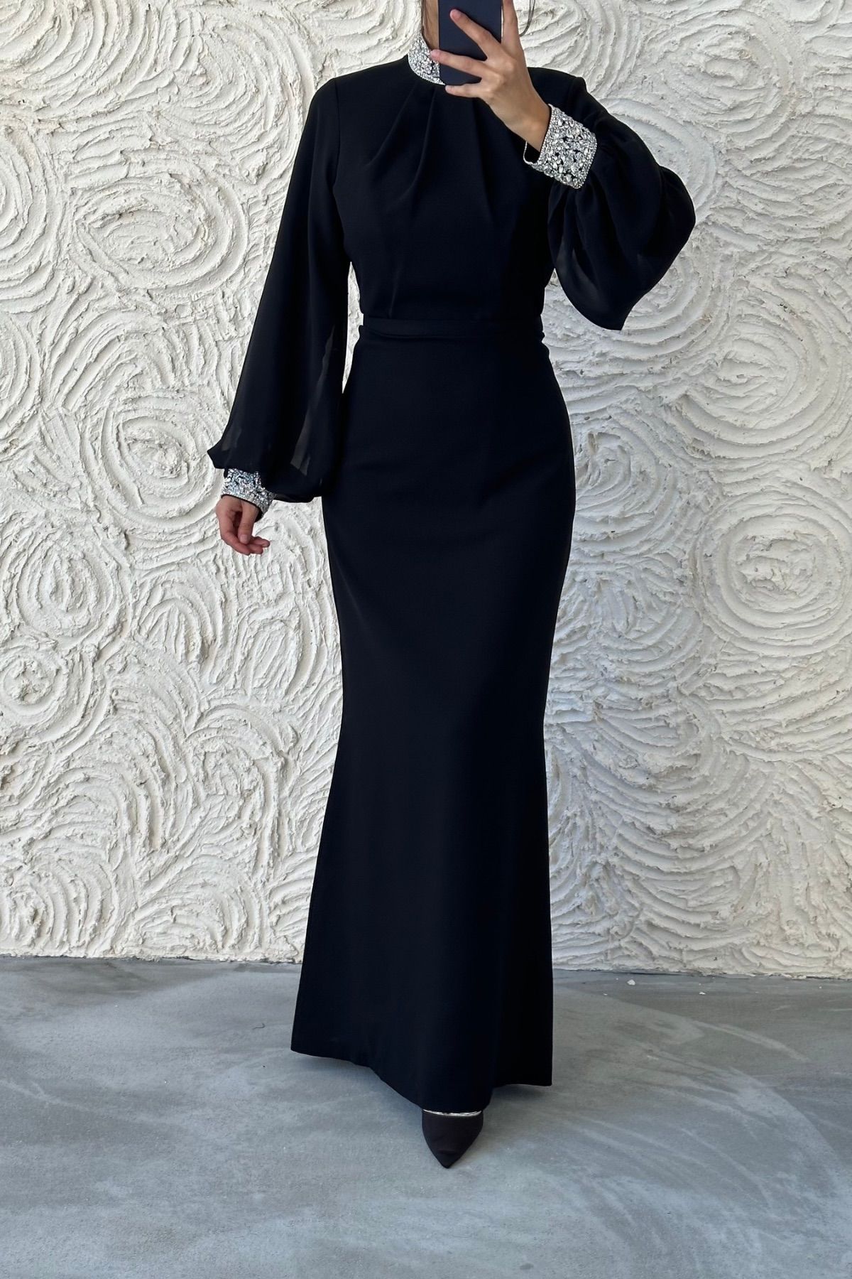 Sade ve Şık Balon Kol Taş Detaylı Krep Abiye Siyah