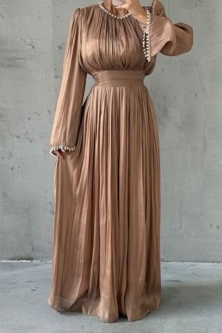 İncilerle Süslenmiş Akıcı Organze Kumaş Tesettür Abiye Vizon