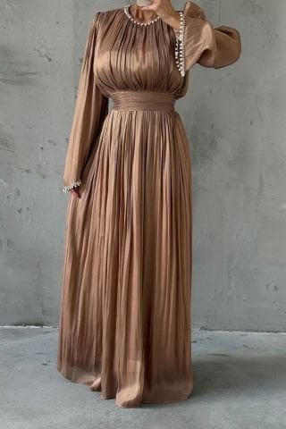 İncilerle Süslenmiş Akıcı Organze Kumaş Tesettür Abiye Vizon