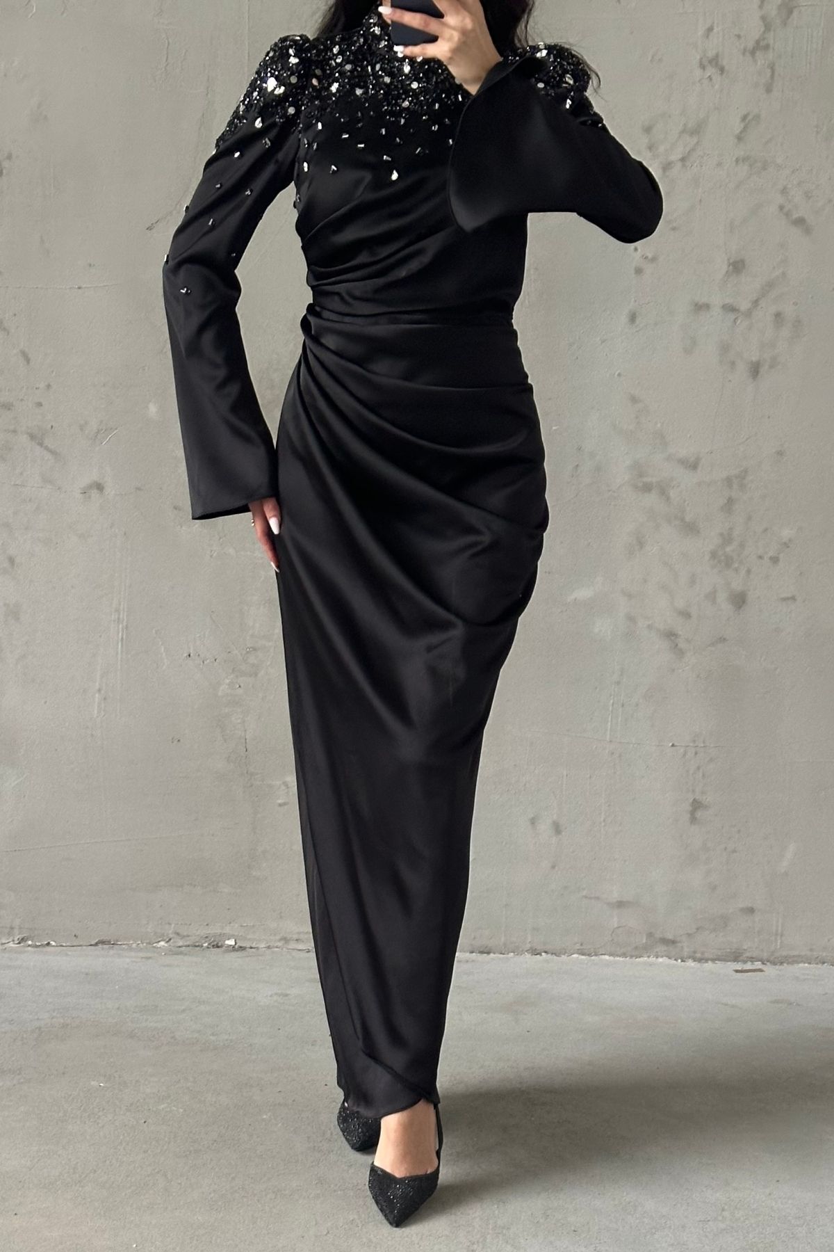 Taş İşlemeli Volan Kol Saten Tesettür Abiye Syah