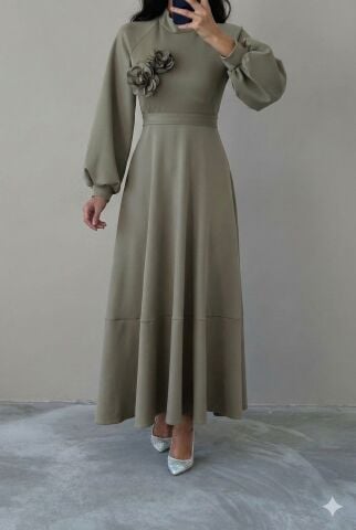 Şık Kemerli Broş Detaylı Dalgıç Tesettür Elbise Haki