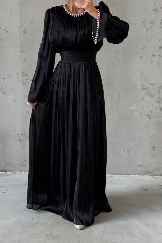 İncilerle Süslenmiş Akıcı Organze Kumaş Tesettür Abiye Siyah