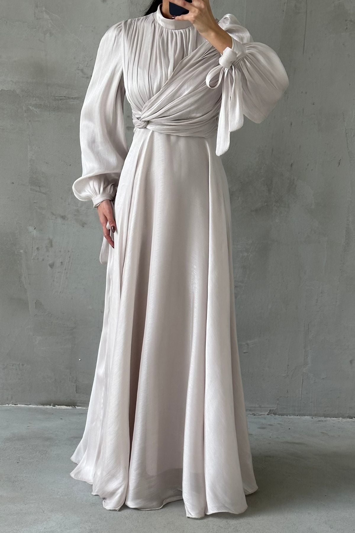 Kol Bağlama Detaylı Akıcı Kumaş Tesettür Abiye Taş