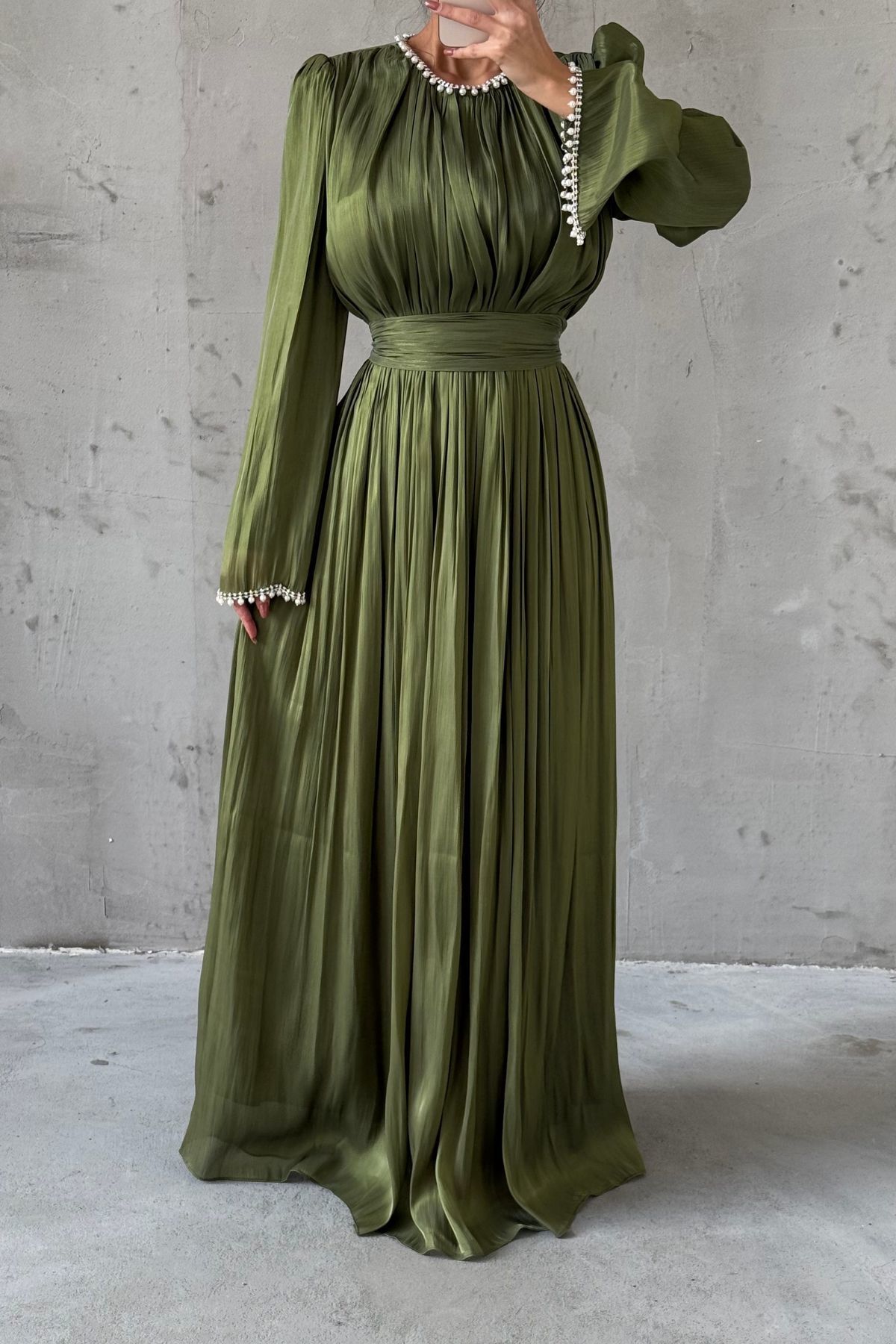 İncilerle Süslenmiş Akıcı Organze Kumaş Tesettür Abiye Haki