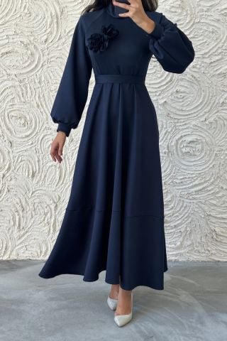 Şık Kemerli Broş Detaylı Dalgıç Tesettür Elbise Lacivert