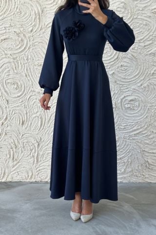 Şık Kemerli Broş Detaylı Dalgıç Tesettür Elbise Lacivert