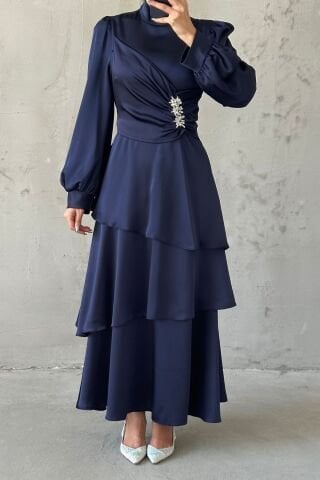 Zarif Katlar Ve İnce Taş Detaylı Saten Tesettür Abiye Lacivert