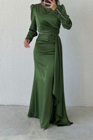 Zarif Işıltı: Taş Detaylı Drapeli Saten Tesettür Abiye Haki