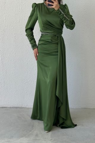 Zarif Işıltı: Taş Detaylı Drapeli Saten Tesettür Abiye Haki