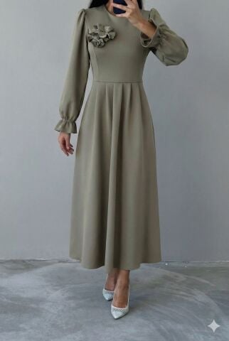 Zarif Broş Dalgıç Kumaş Tesettür Elbise Haki